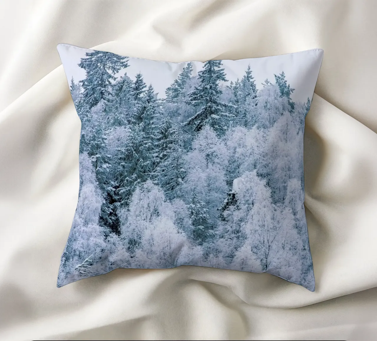 Frosted Firs cuscino da METROPOLIS