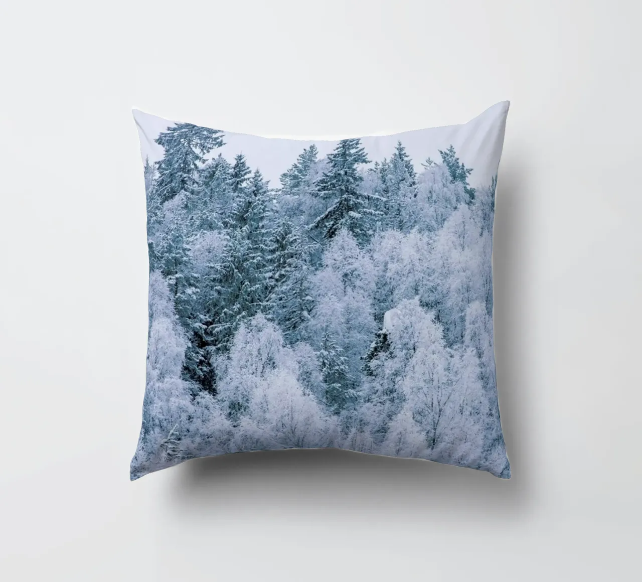 Frosted Firs cuscino da METROPOLIS