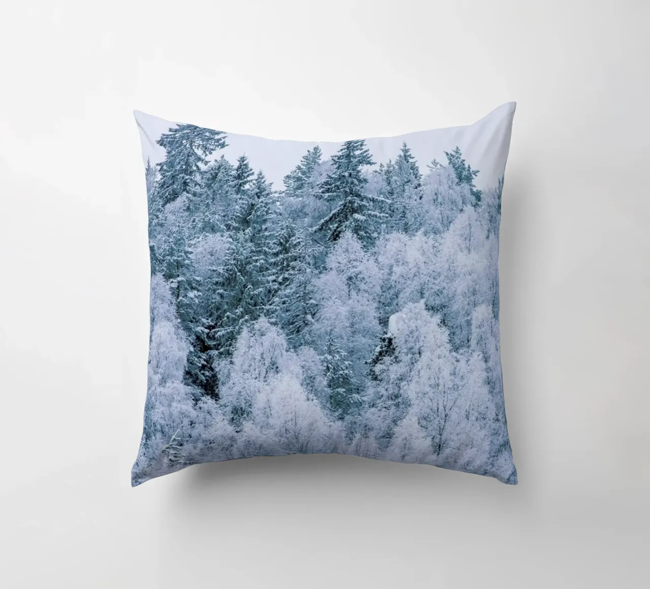 Frosted Firs cuscino da METROPOLIS