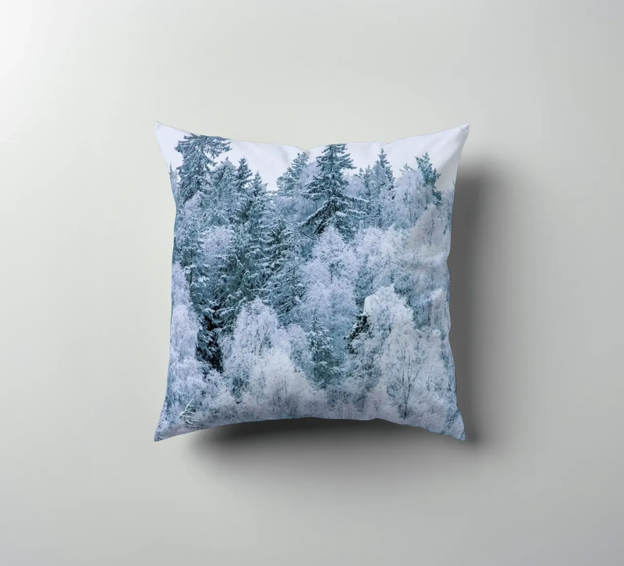 Frosted Firs cuscino da METROPOLIS