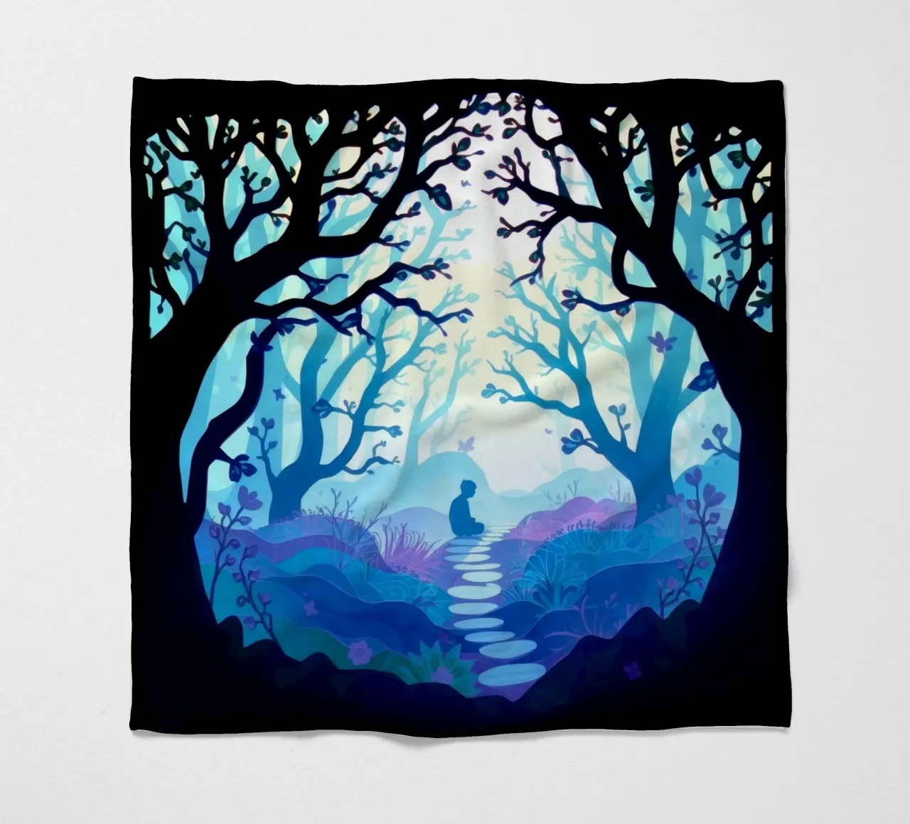 Silhouet van persoon rustig zittend tussen blauwe bomen fleecedeken van DesignDoodle