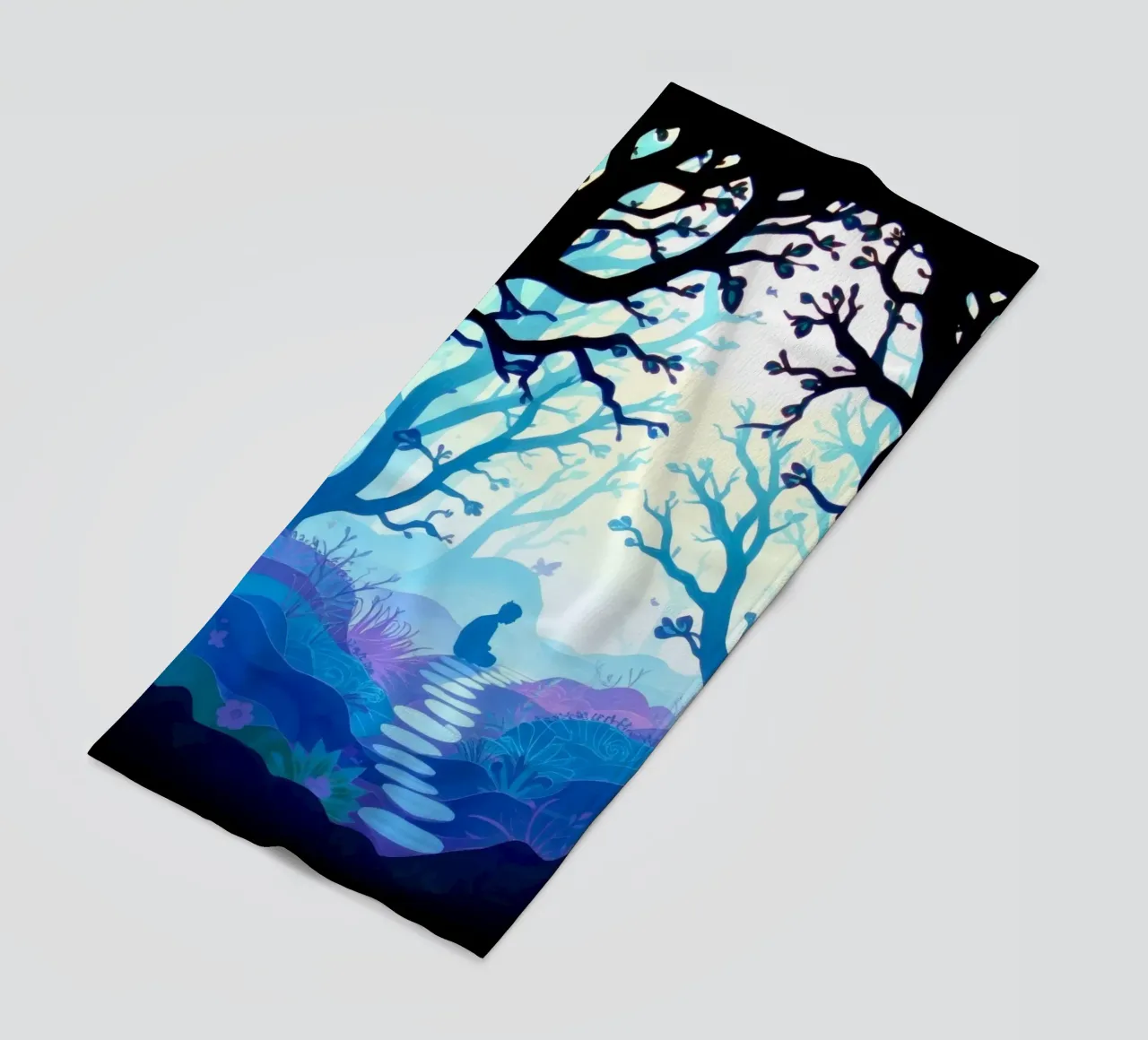 Silhouette d'une personne assise tranquillement au milieu d'arbres bleus serviette de plage de DesignDoodle
