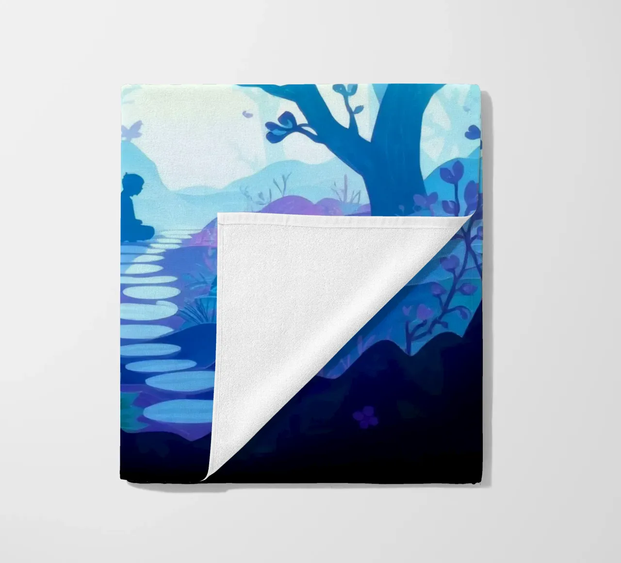 Silhouette d'une personne assise tranquillement au milieu d'arbres bleus serviette de plage de DesignDoodle