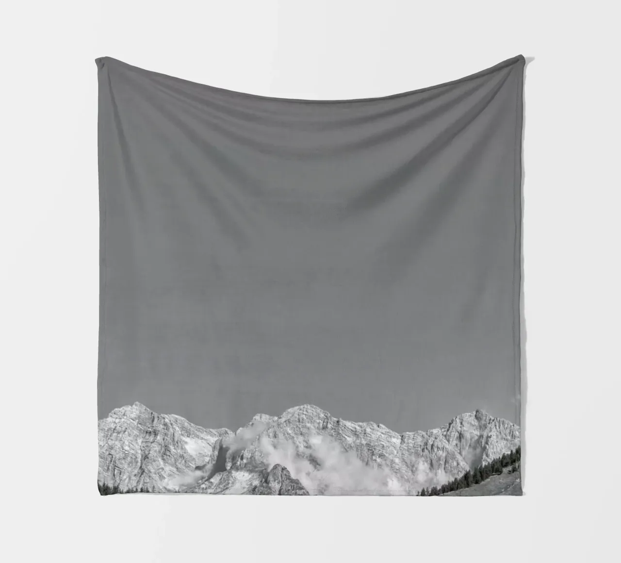 Sky Above The Mountains coperta in pile da Nur Mut