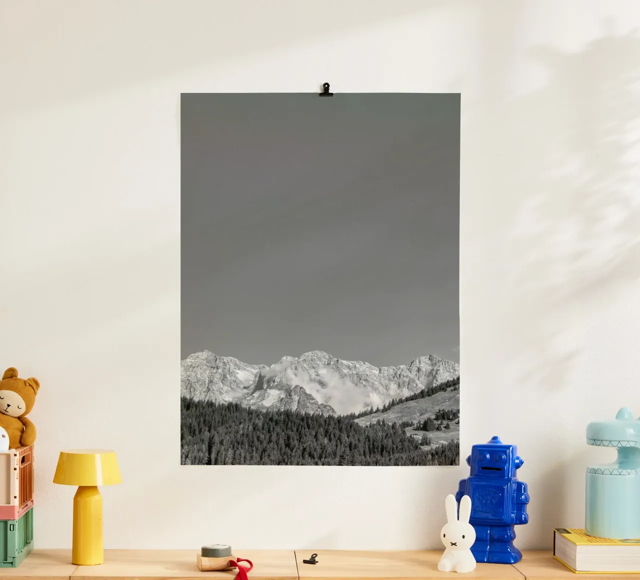 Sky Above The Mountains poster con telaio in legno da Nur Mut