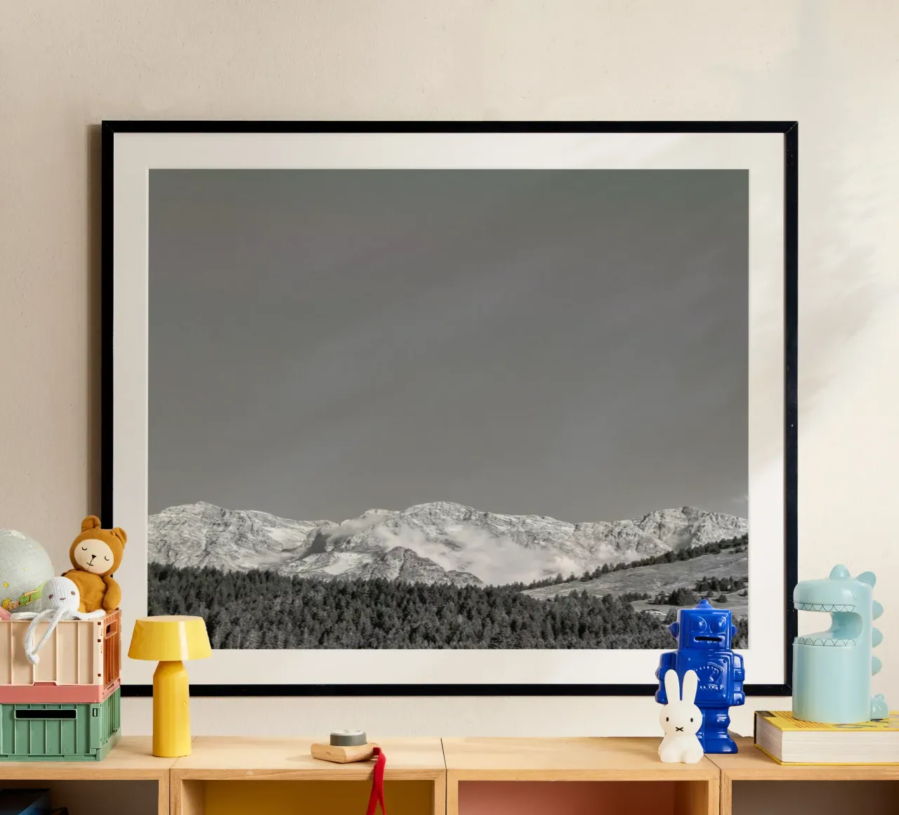 Sky Above The Mountains poster con telaio in legno da Nur Mut