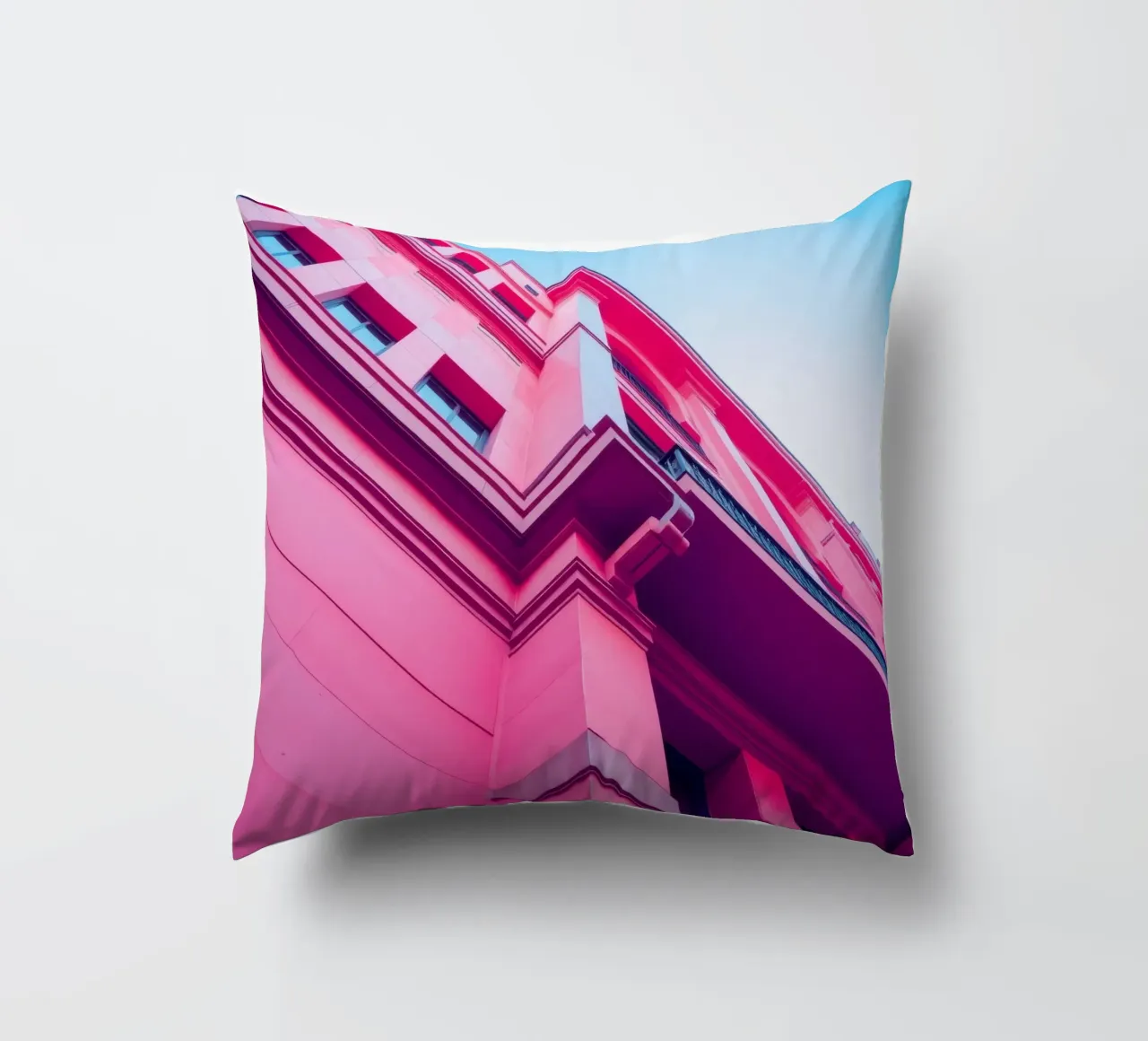 Design architettonico moderno con edificio di colore rosa acceso cuscino da DesignDoodle