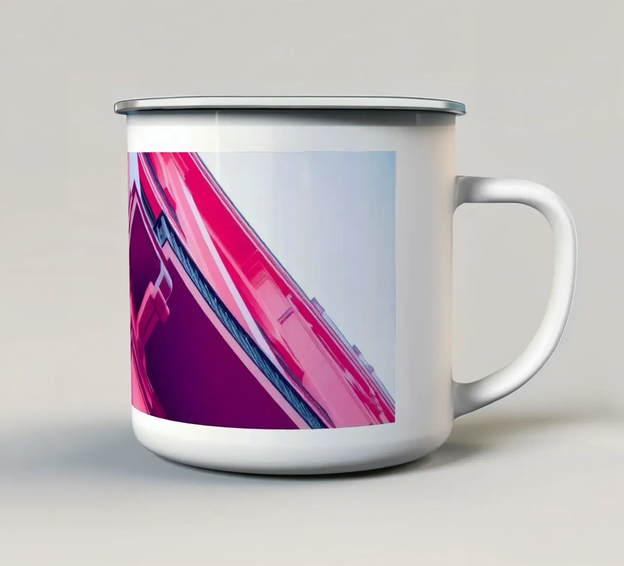 Design architettonico moderno con edificio di colore rosa acceso tazza in smalto da DesignDoodle