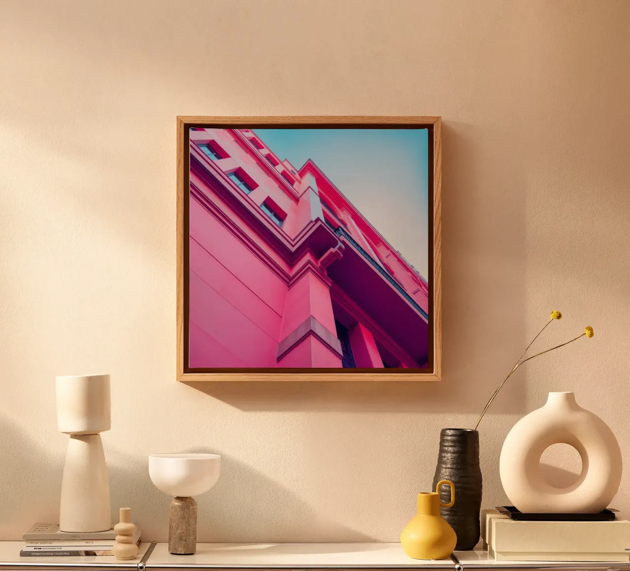 Design architettonico moderno con edificio di colore rosa acceso tela da DesignDoodle
