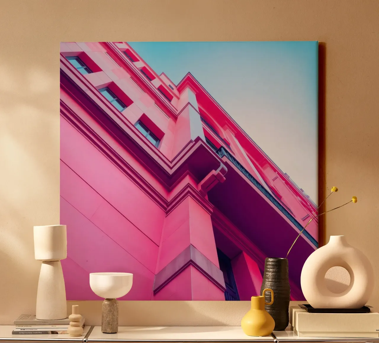 Design architettonico moderno con edificio di colore rosa acceso tela da DesignDoodle
