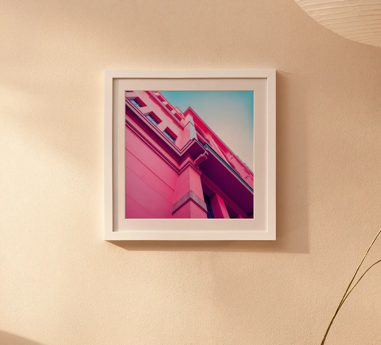 Design architettonico moderno con edificio di colore rosa acceso carta hahnemühle da DesignDoodle