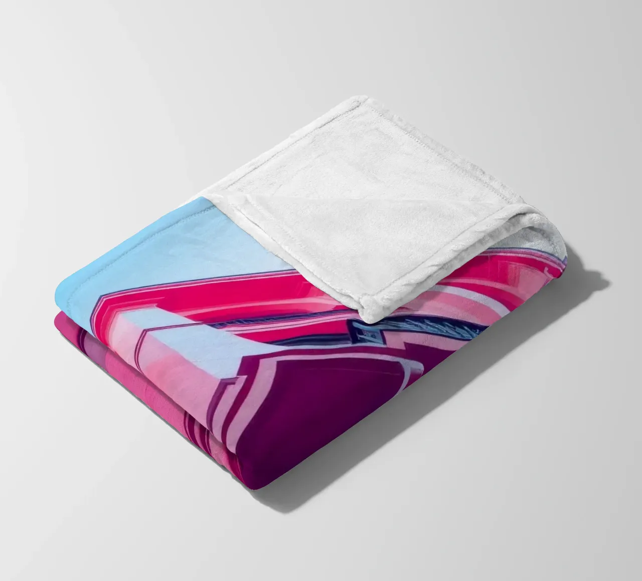 Design architettonico moderno con edificio di colore rosa acceso coperta in pile da DesignDoodle
