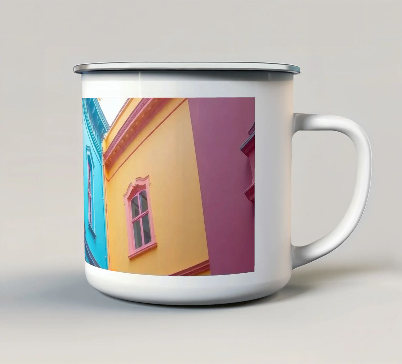 cortile che presenta un'architettura colorata in un'area storica tazza in smalto da DesignDoodle