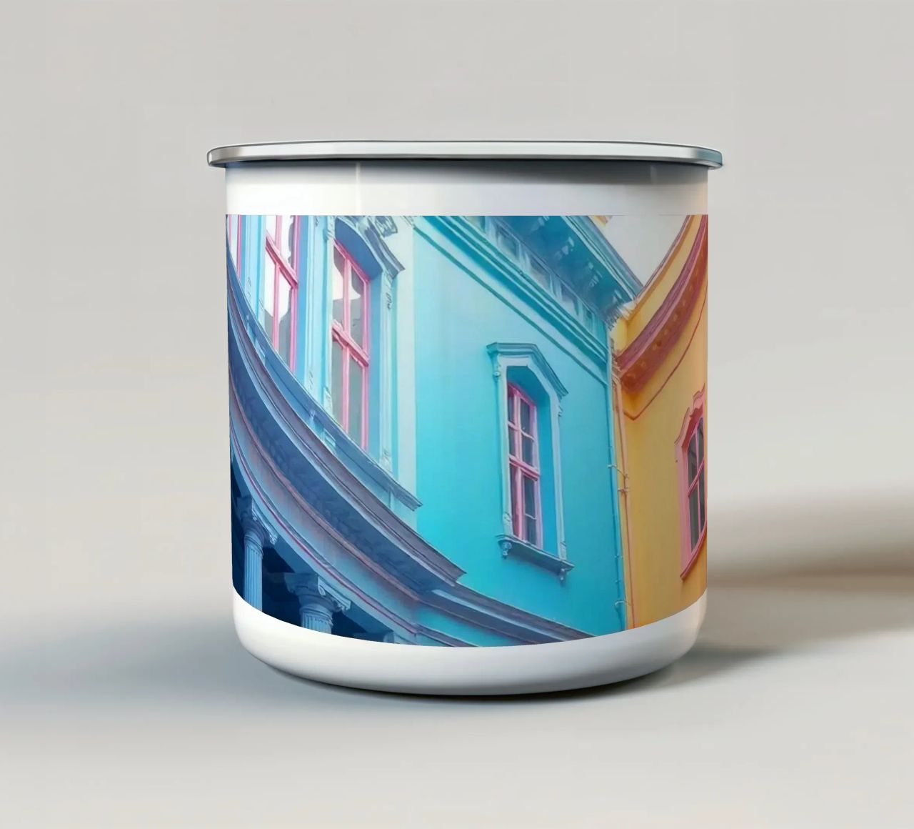 cortile che presenta un'architettura colorata in un'area storica tazza in smalto da DesignDoodle