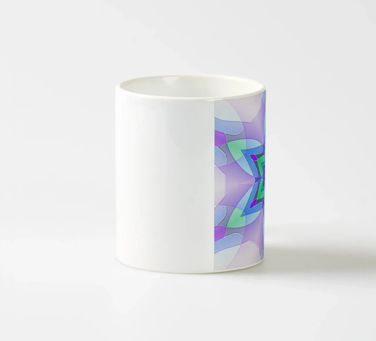 Caleidoscopio en colores claro, violeta, verde y azul taza de cerámica de Gürsel Yesil Digital Art