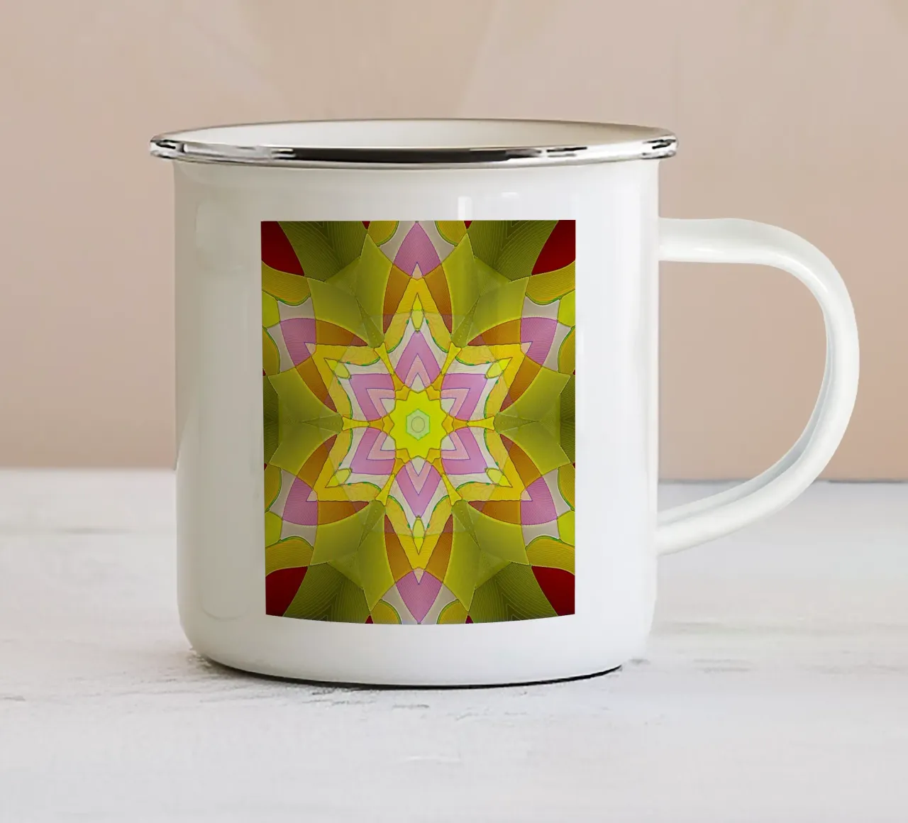 Caleidoscopio nei colori giallo e rosa tazza in smalto da Gürsel Yesil Digital Art