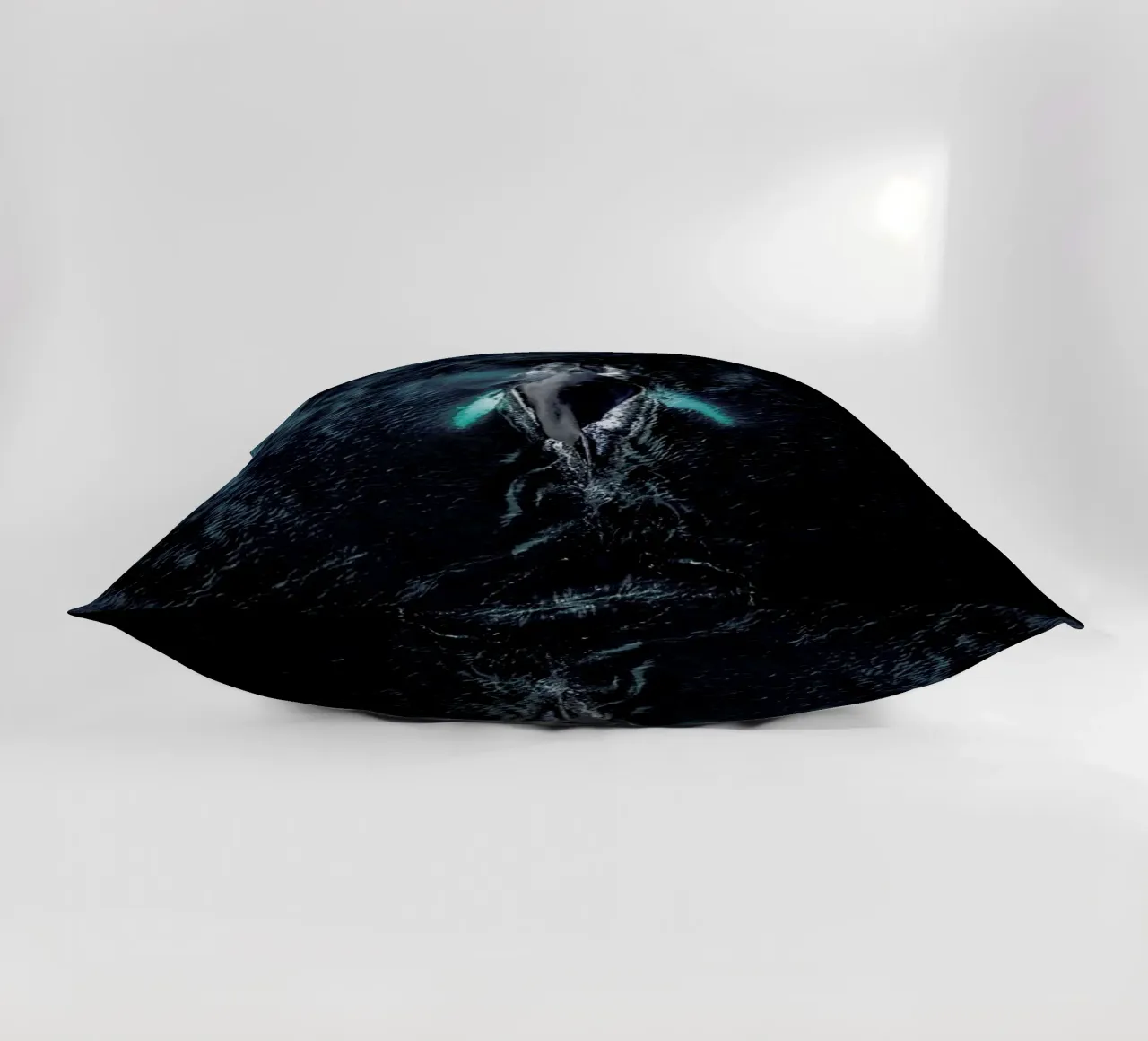 Tail As Old As Time by @regnumsaturni cuscino da EyeEm Mobile GmbH