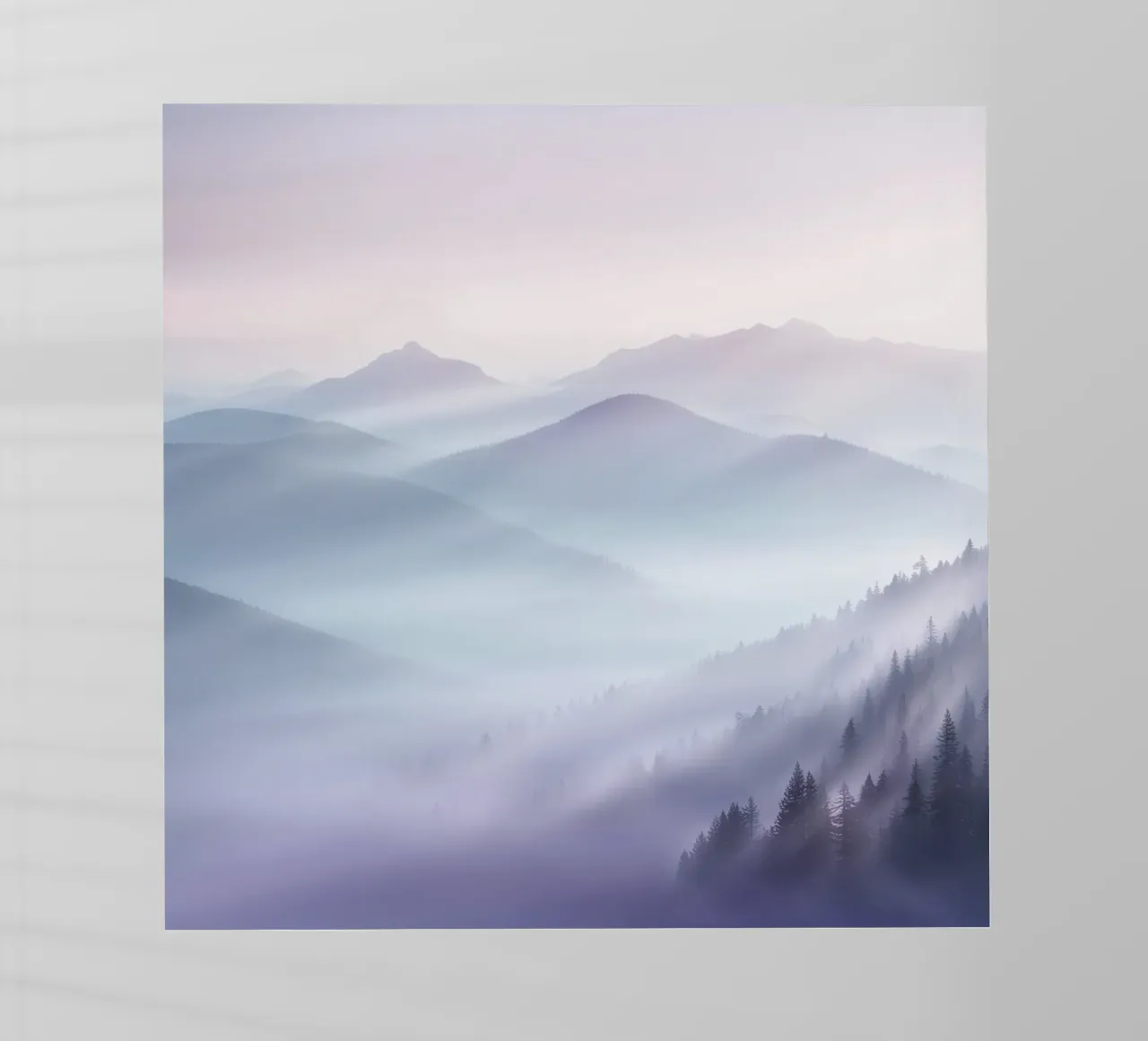 Nebbia che attraversa i crinali delle montagne pellicola backlit da PhotoVibe Decor