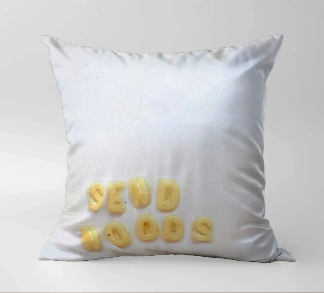Instant Gratification: "Send Noods" (Alphabet Soup Edition!) cuscino da FruityNoodly