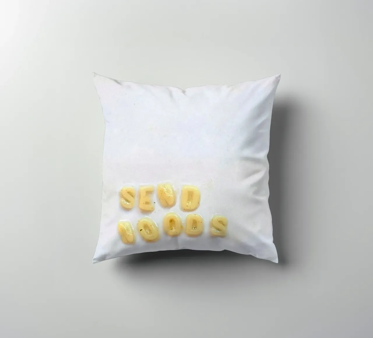 Instant Gratification: "Send Noods" (Alphabet Soup Edition!) cuscino da FruityNoodly