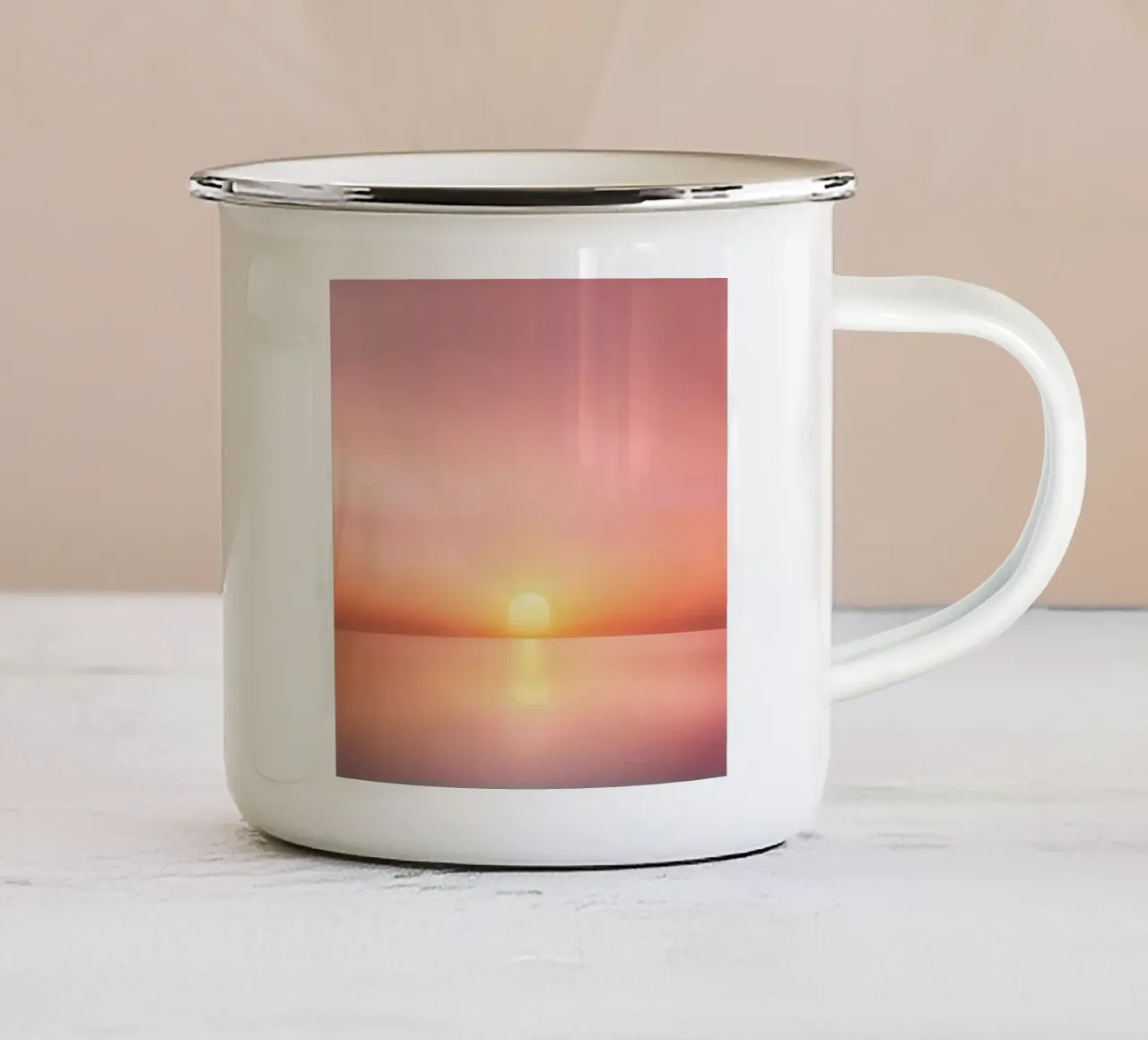 Tramonto minimalista su un mare di specchi tazza in smalto da PhotoVibe Decor
