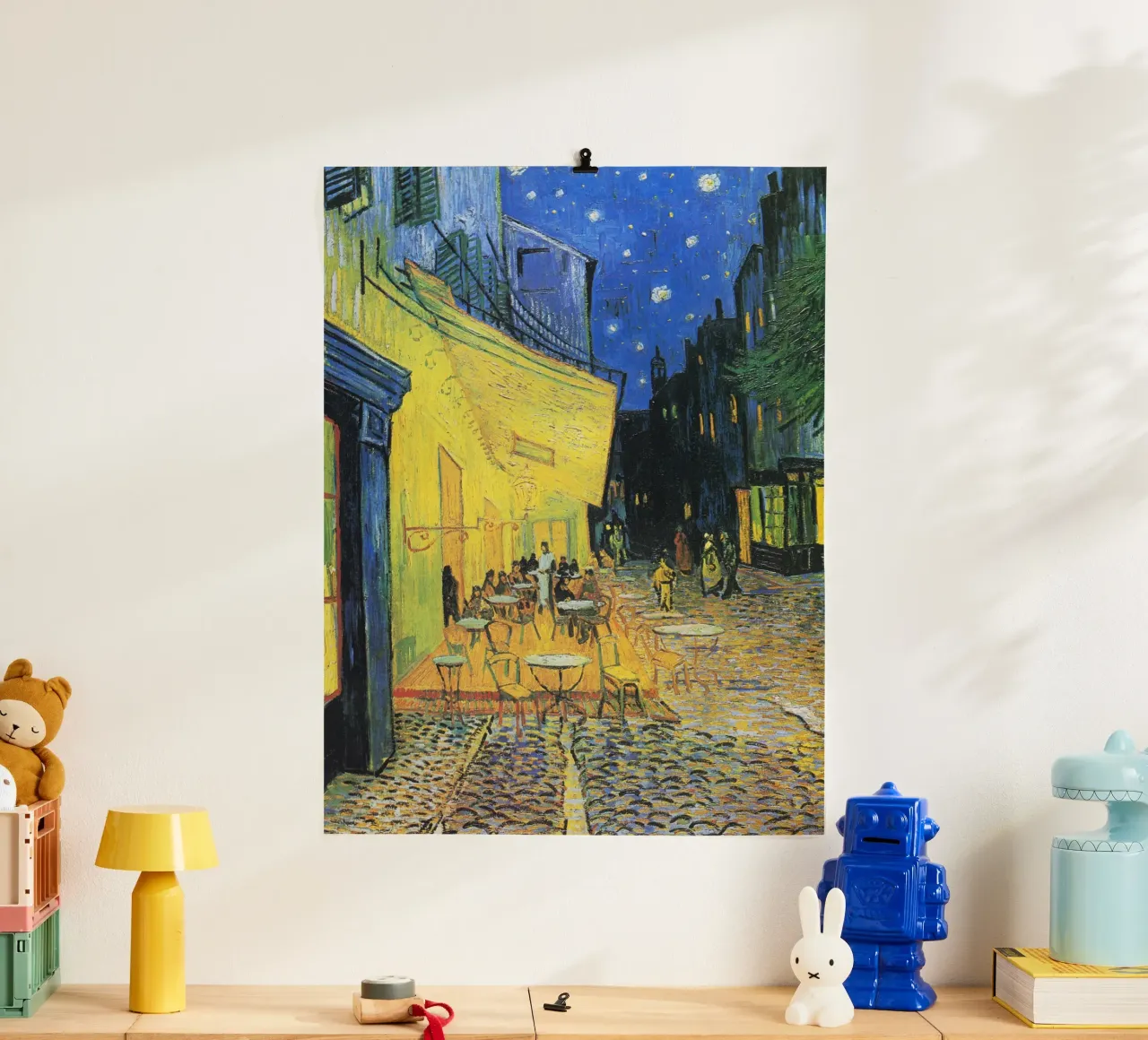 La terrazza del caffè di notte di Vincent van Gogh (1888) poster con telaio in plastica da Classic Art Prints