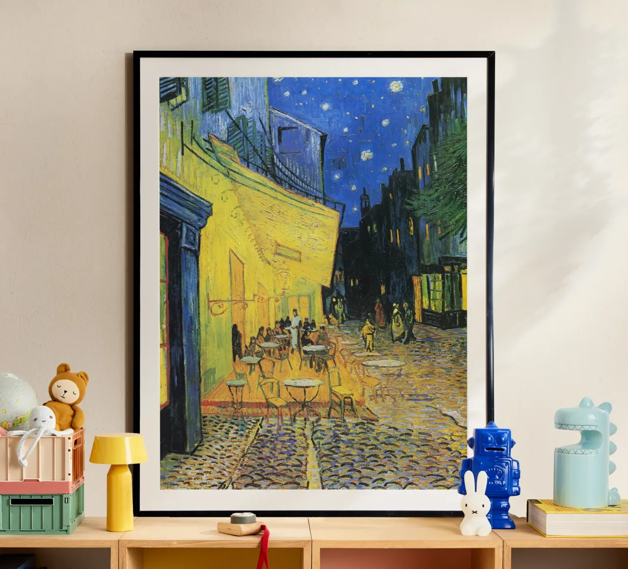 La terrazza del caffè di notte di Vincent van Gogh (1888) poster con telaio in plastica da Classic Art Prints