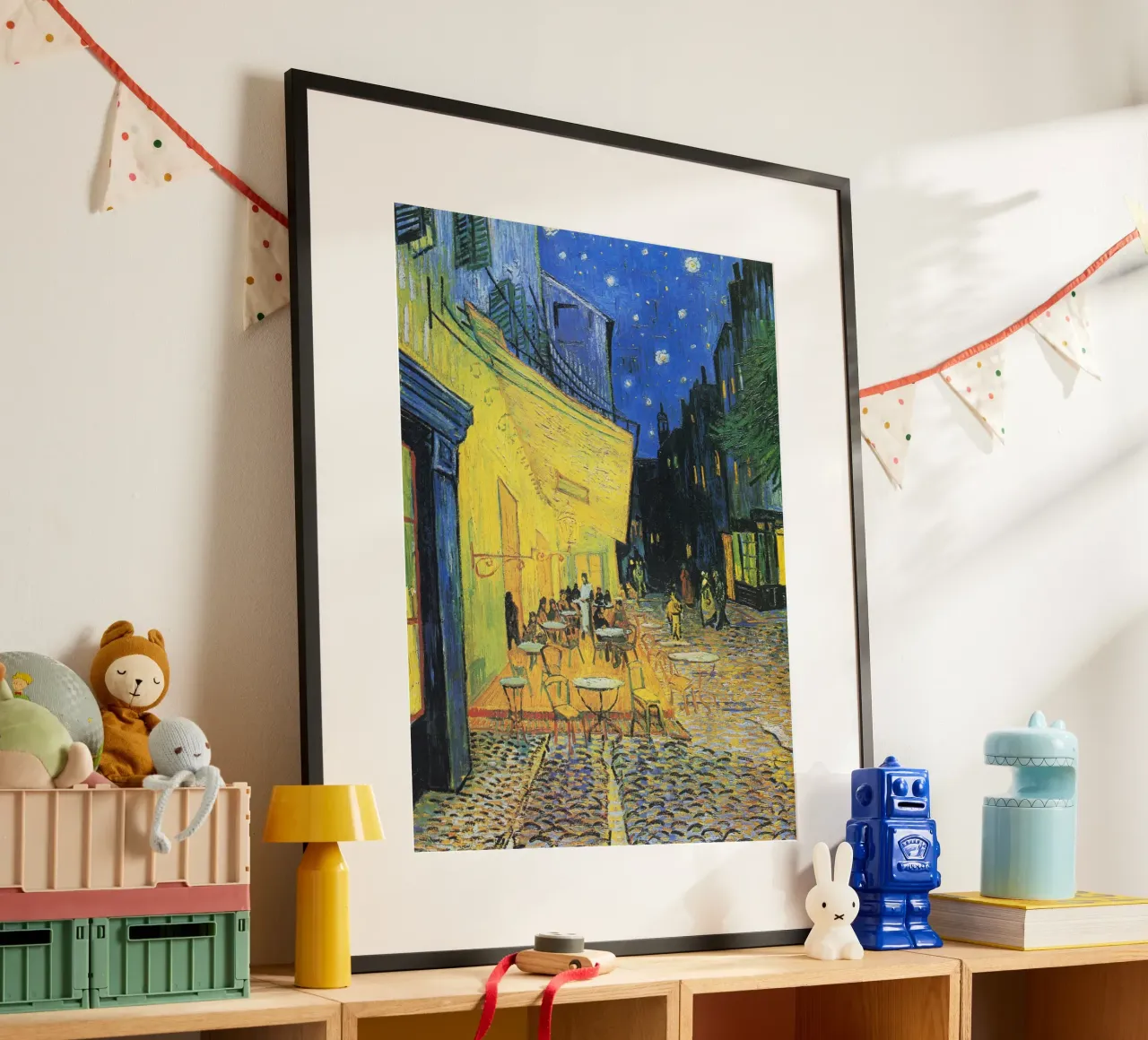 La terrazza del caffè di notte di Vincent van Gogh (1888) poster con telaio in plastica da Classic Art Prints