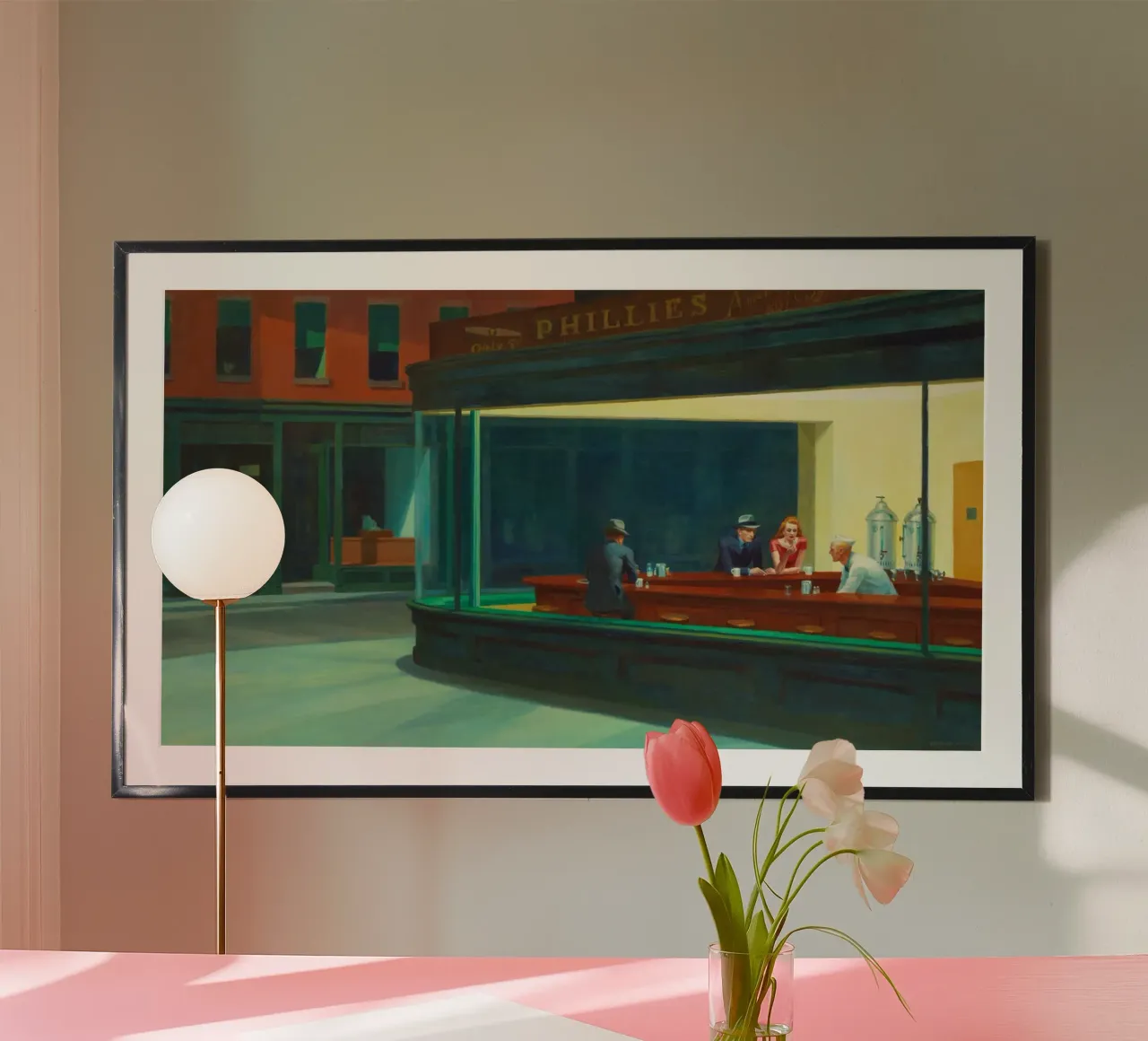 Nighthawks di Edward Hopper (1942) - Un'icona dell'arte americana poster con telaio in legno da Classic Art Prints