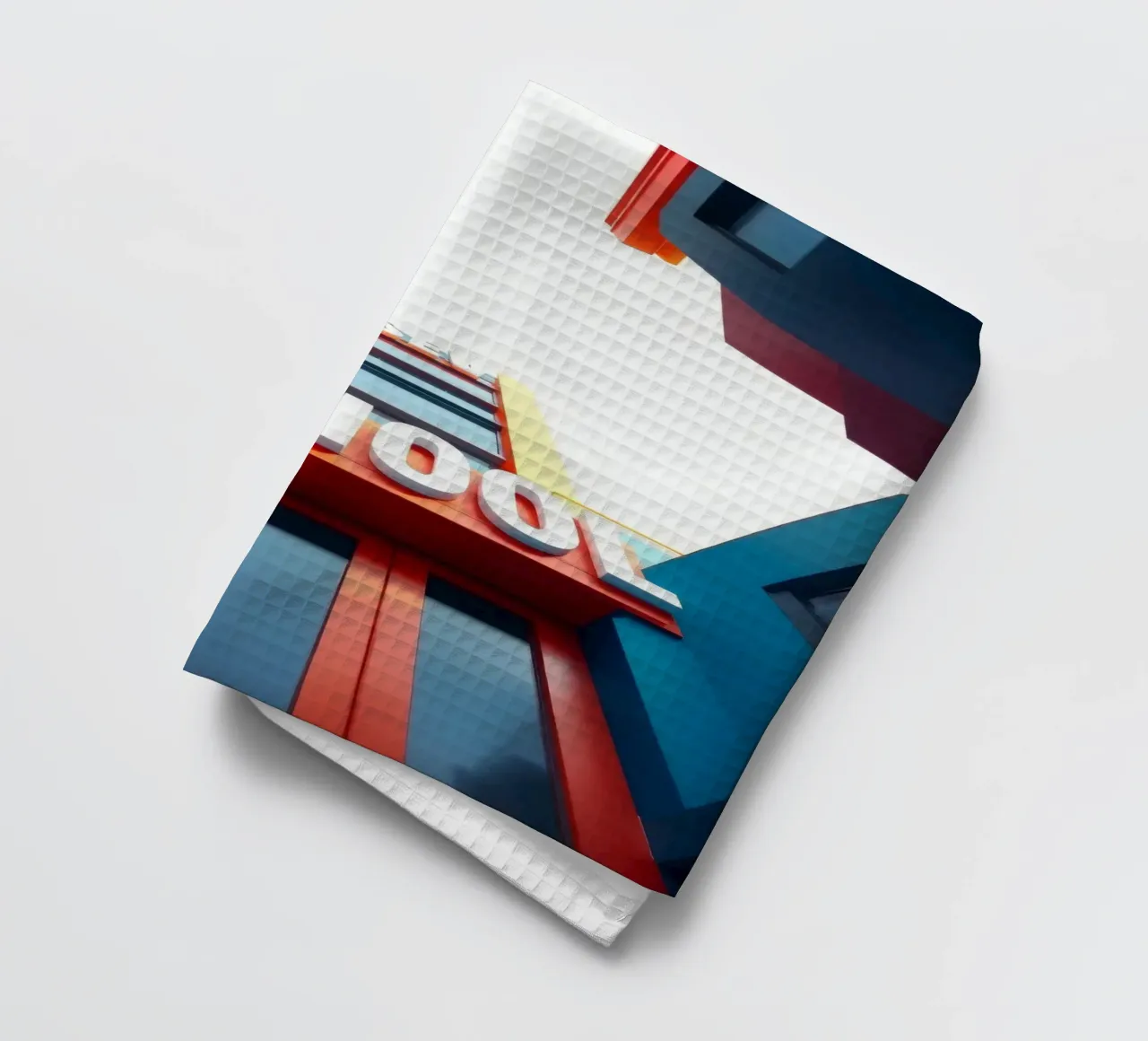 Schulgebäude an einem hellen Tag von unten gesehen Geschirrtuch von DesignDoodle