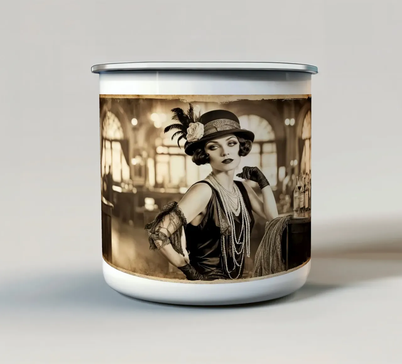 Ragazza flapper anni '20 tazza in smalto da Magic Screen