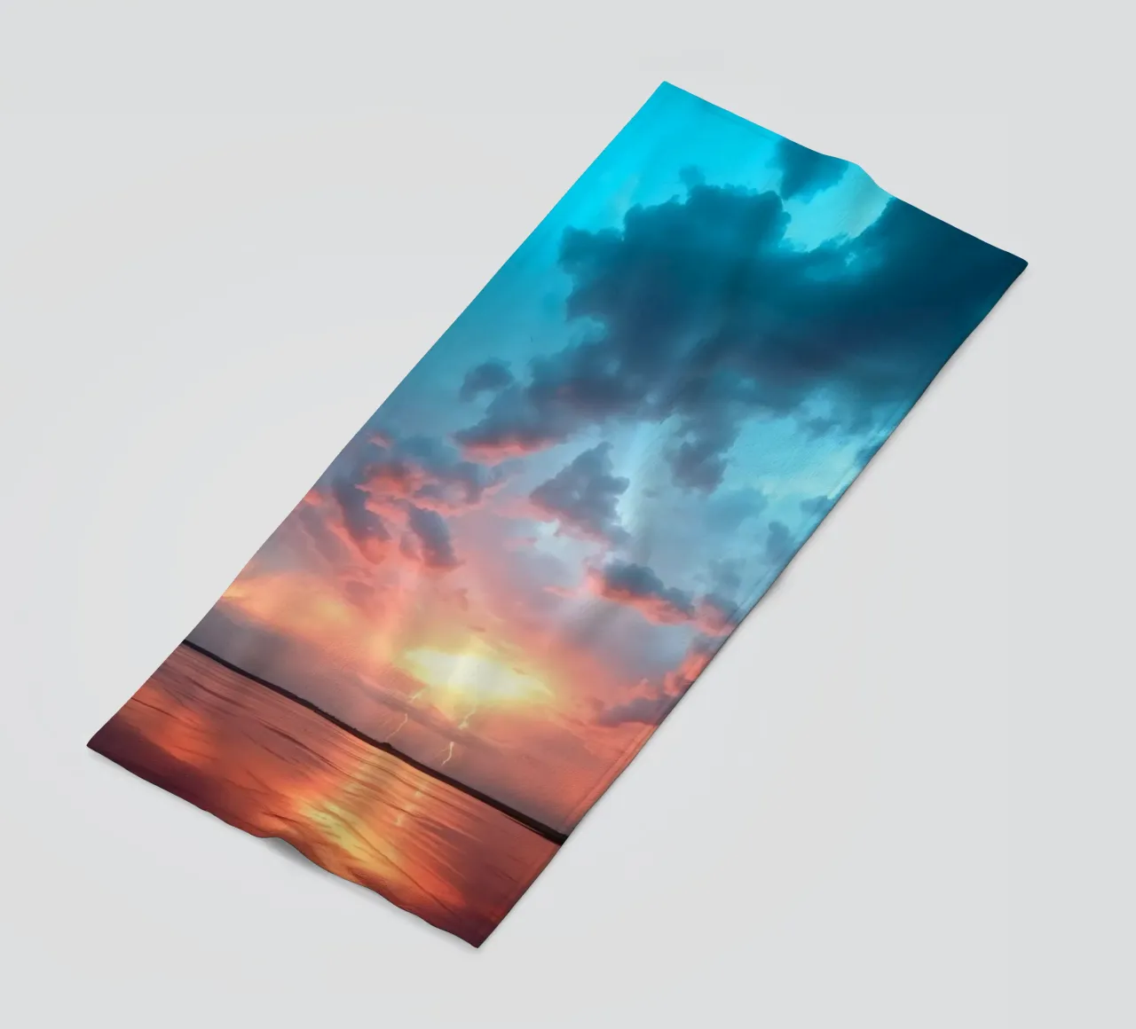 Tramonto mozzafiato con colori vivaci e lampi di luce telo mare da DesignDoodle