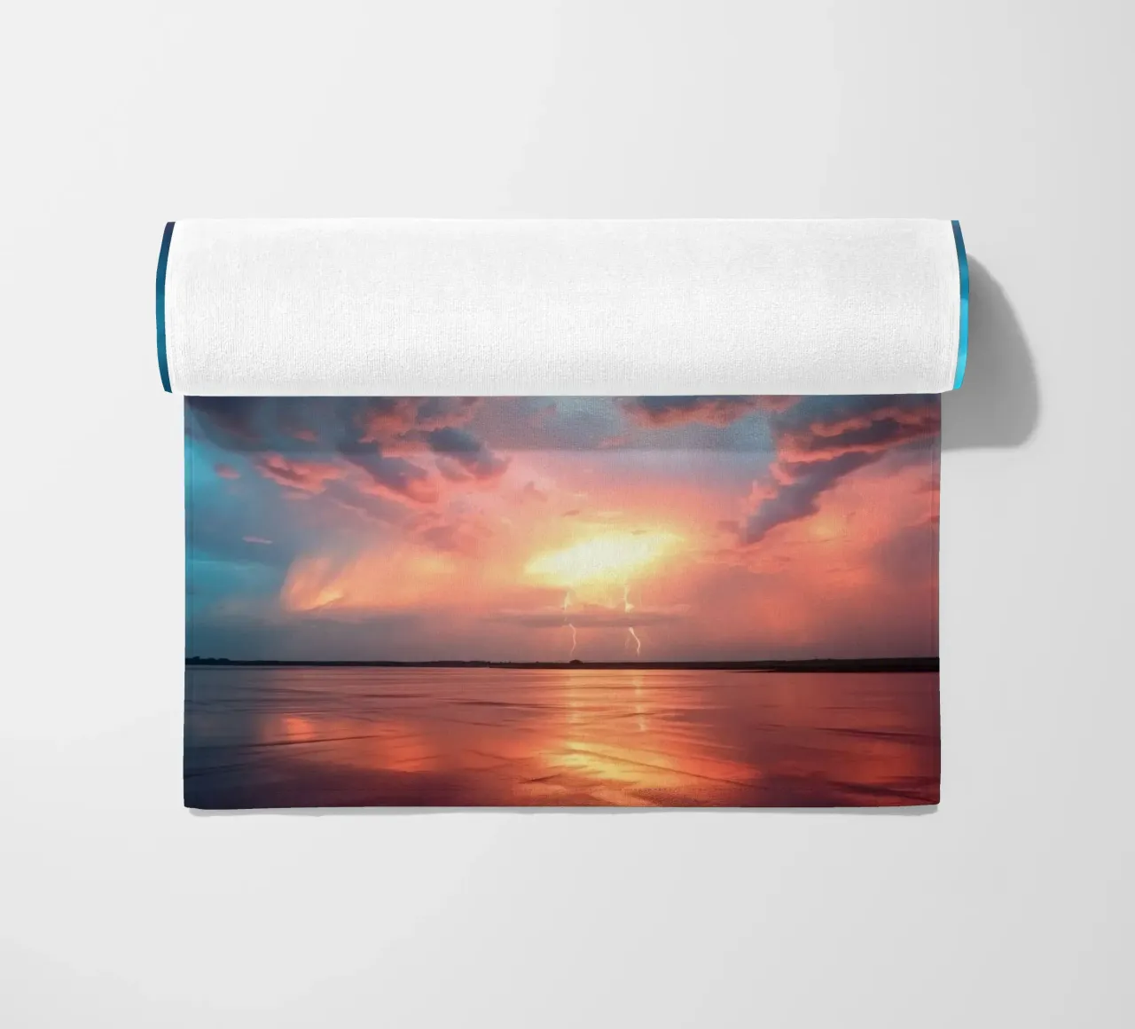 Tramonto mozzafiato con colori vivaci e lampi di luce telo mare da DesignDoodle