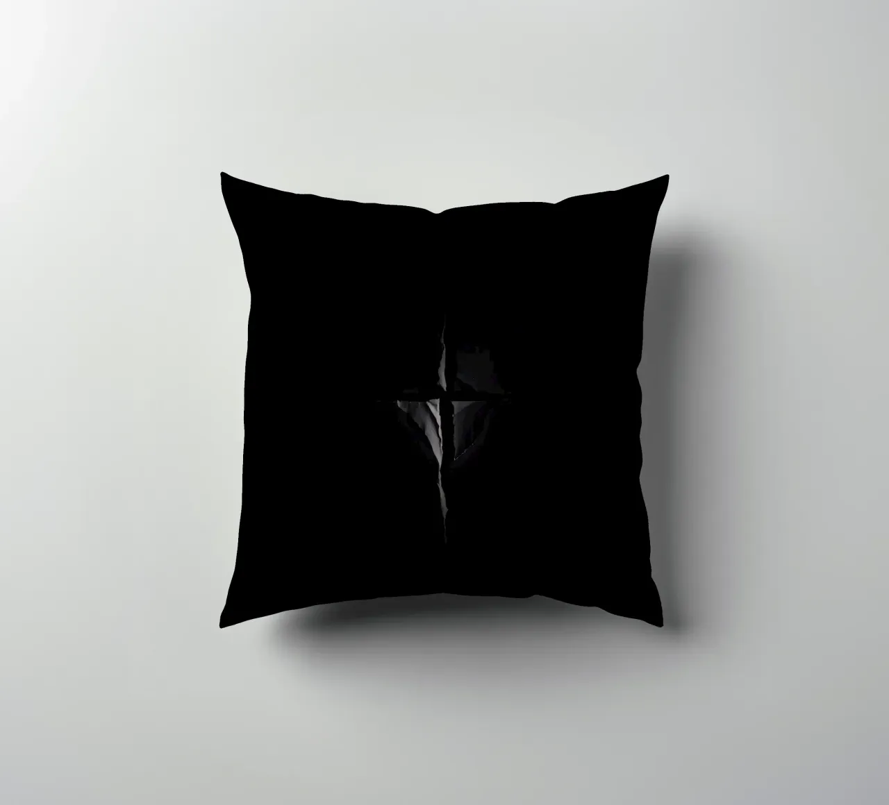 Una crepa scura in una superficie rivela una luce sottile cuscino da DesignDoodle