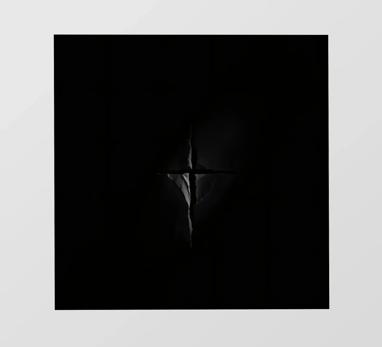 Una crepa scura in una superficie rivela una luce sottile pellicola backlit da DesignDoodle