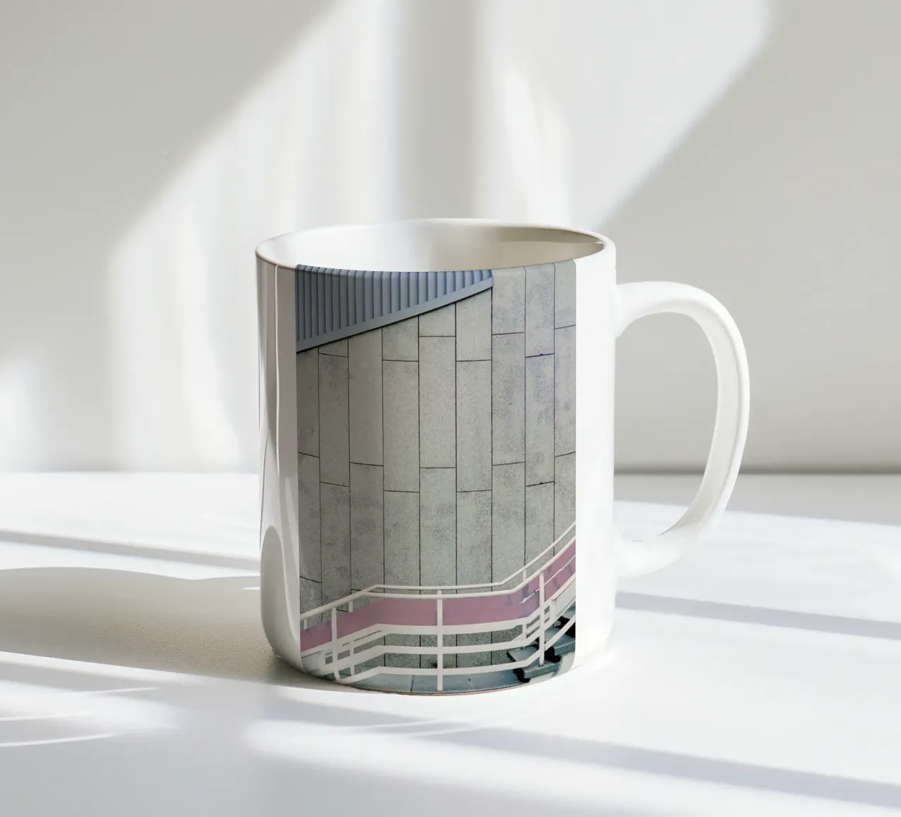 Up The Stairs tazza in ceramica da Nur Mut
