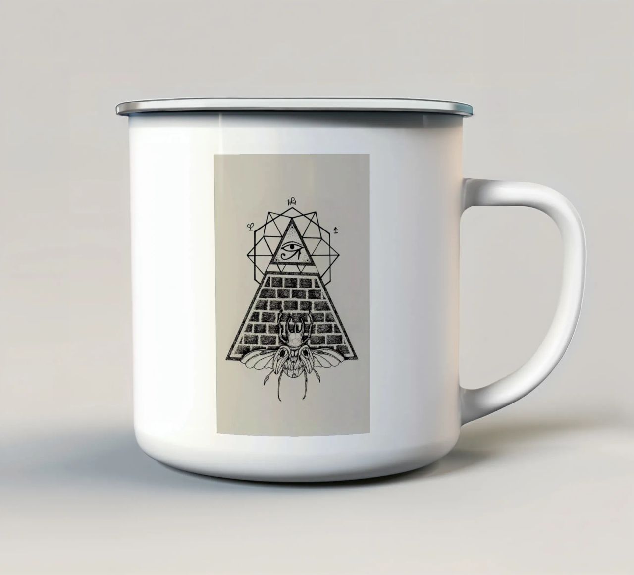 Pyramid tazza in smalto da Alejandra Sáenz