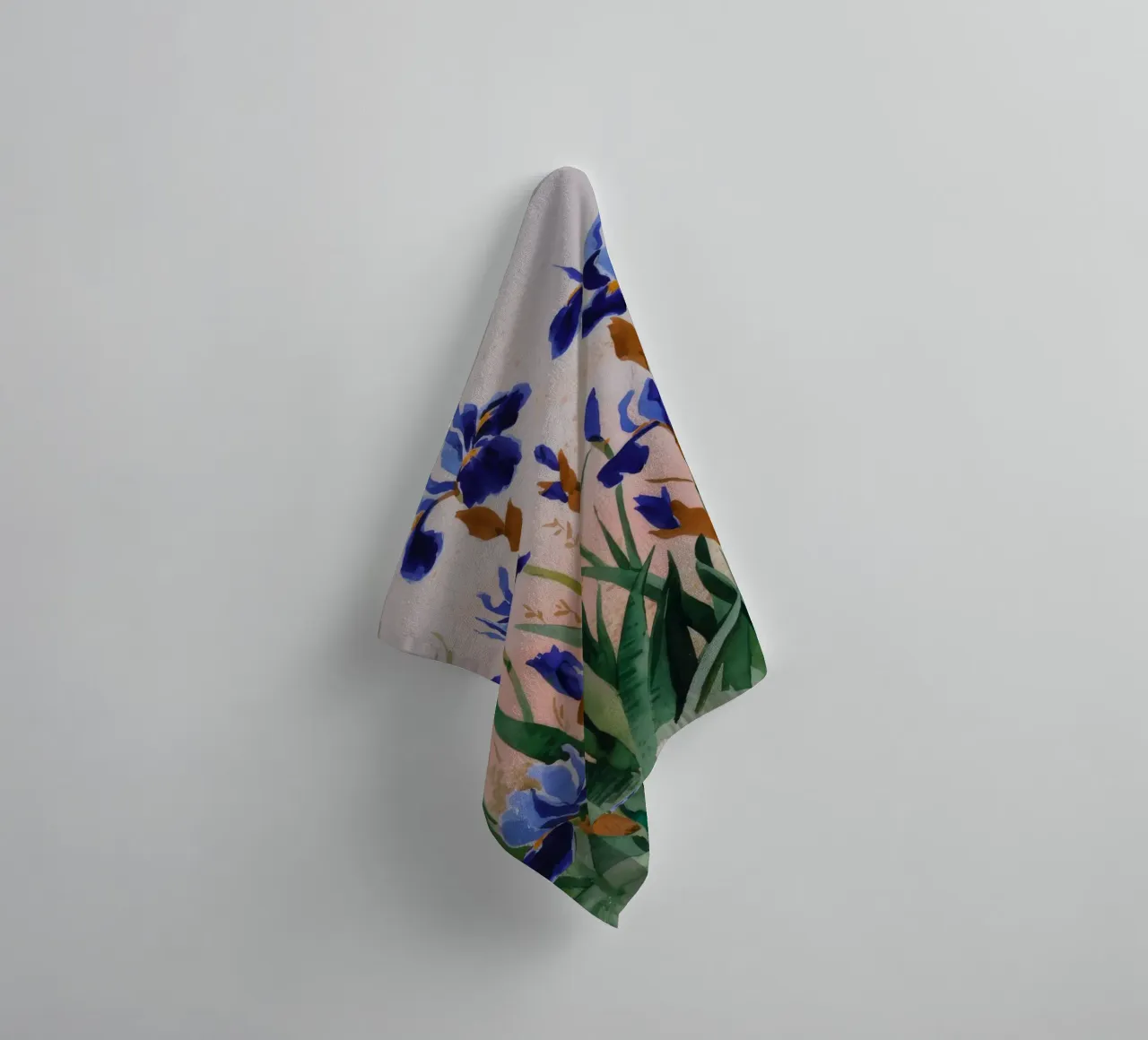 Eleganti fiori di iris asciugamano da bagno da Verve Pigments