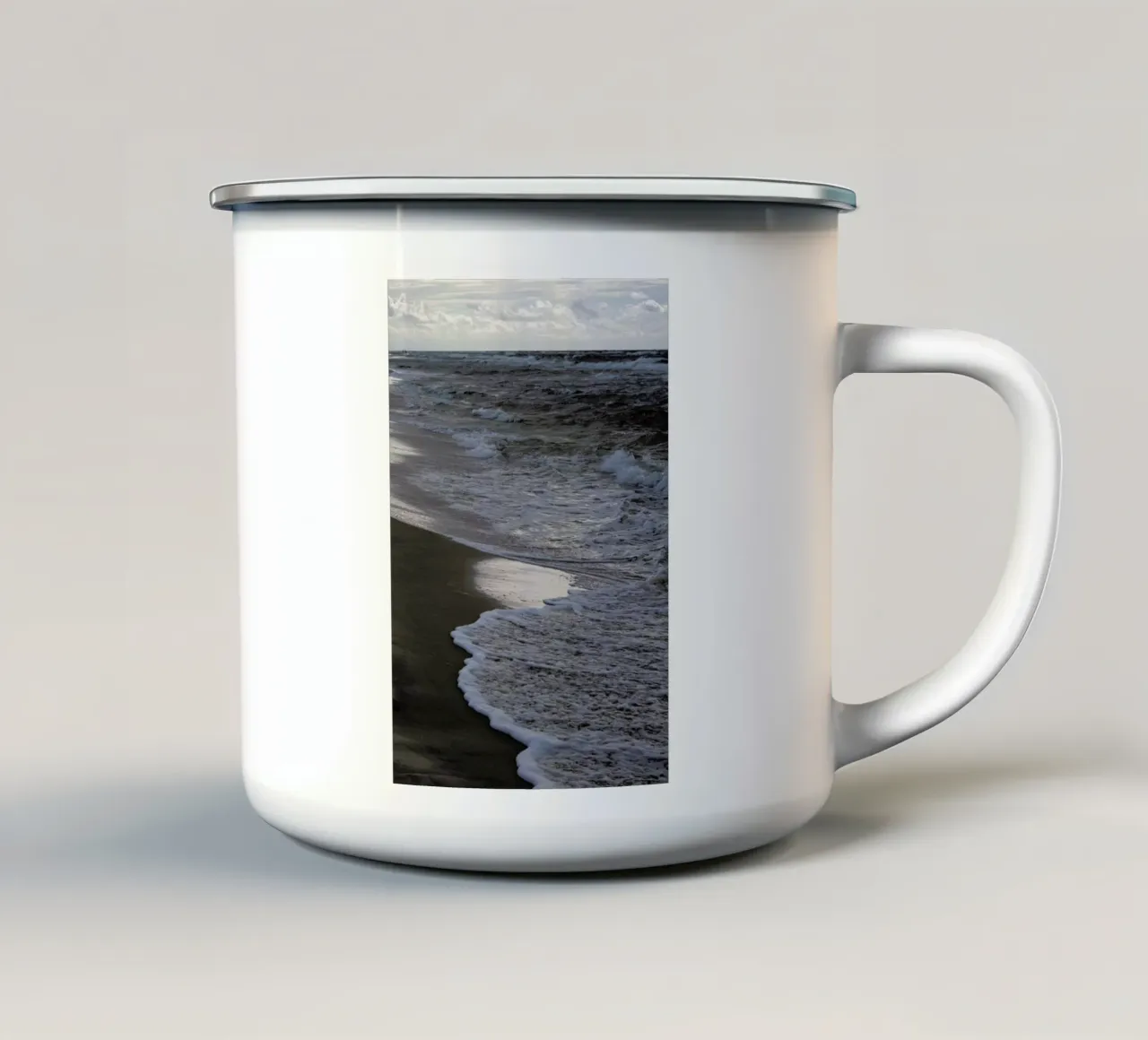 Greige Golden Evening Beach Walk tazza in smalto da Studio Nahili
