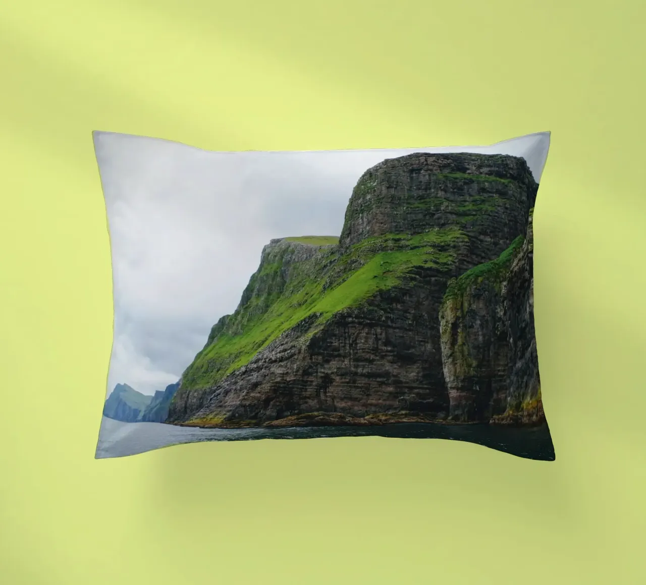 Faroes #01: Vestmanna's Cliffs - Can You Spot the Elephant? cuscino da zenitt