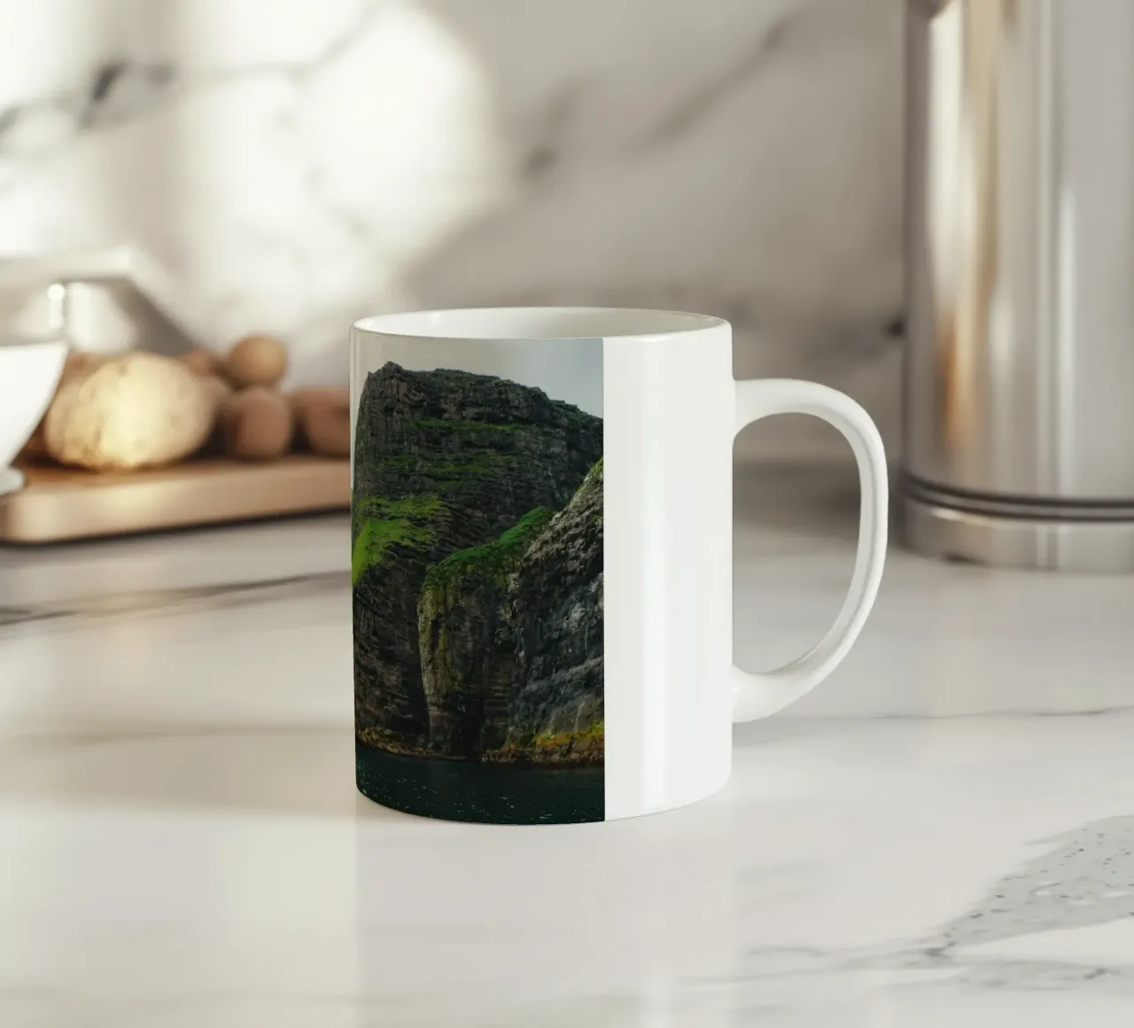 Faroes #01: Vestmanna's Cliffs - Can You Spot the Elephant? tazza in ceramica da zenitt