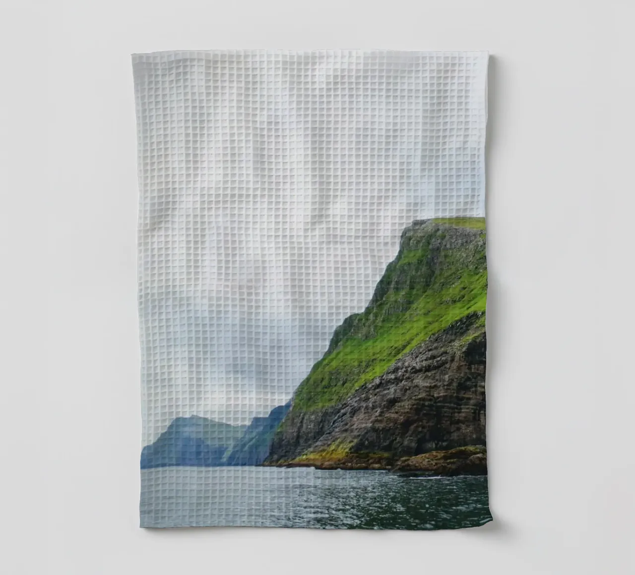 Faroes #01: Vestmanna's Cliffs - Can You Spot the Elephant? canovaccio da cucina da zenitt
