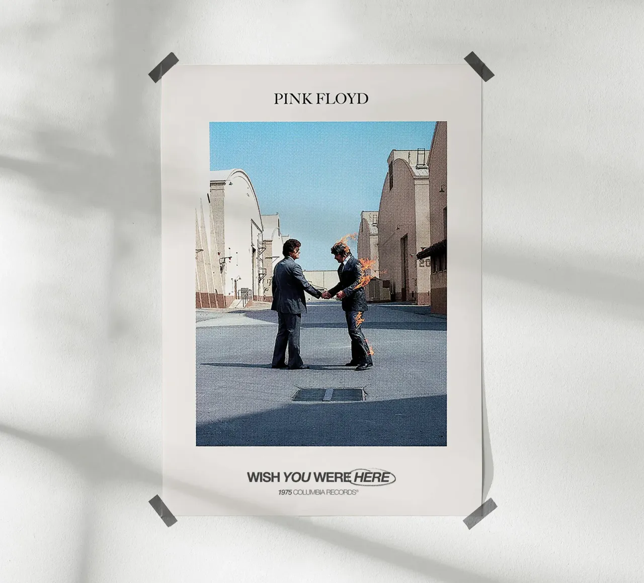Wish You Were Here – Pink Floyd poster avec cadre en aluminium de Attaboy Dsgn