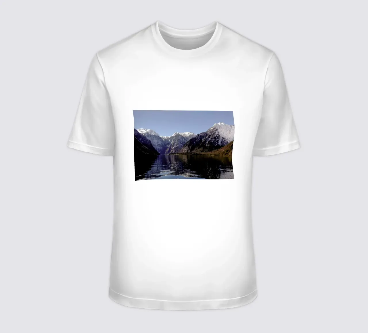 Fresh Waters, Clear Skies @BirgitKorber t-shirt da EyeEm Mobile GmbH