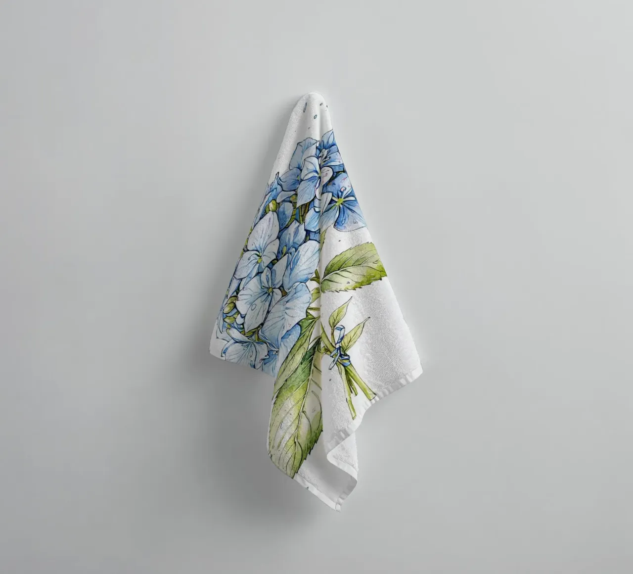 Blue colored pencil hydrangeas print asciugamano da bagno da heaventrain