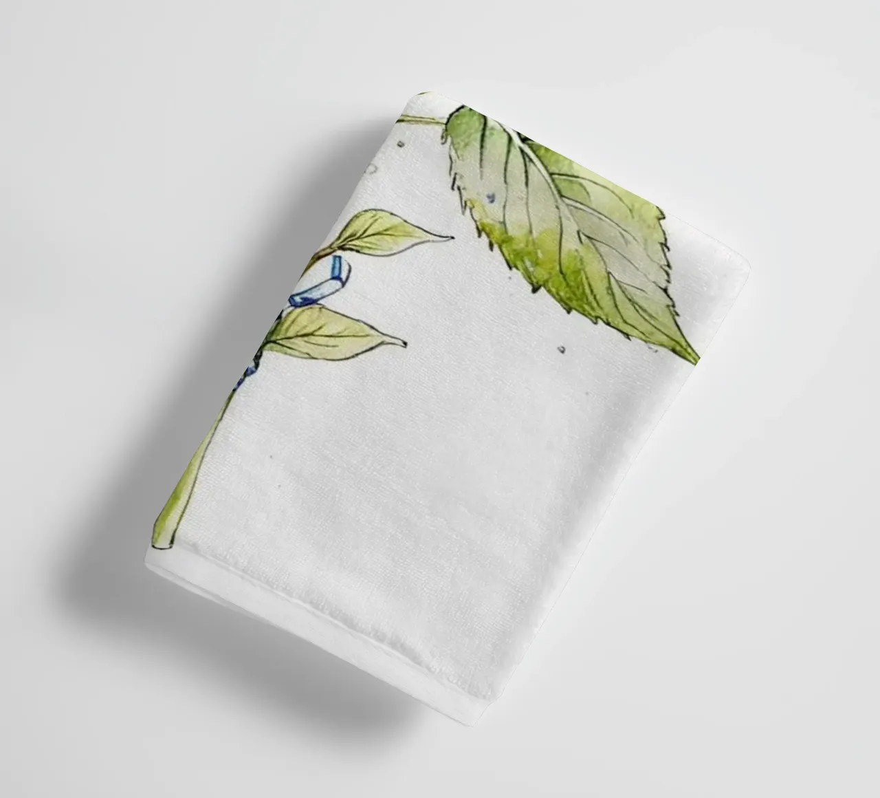 Blue colored pencil hydrangeas print asciugamano da bagno da heaventrain