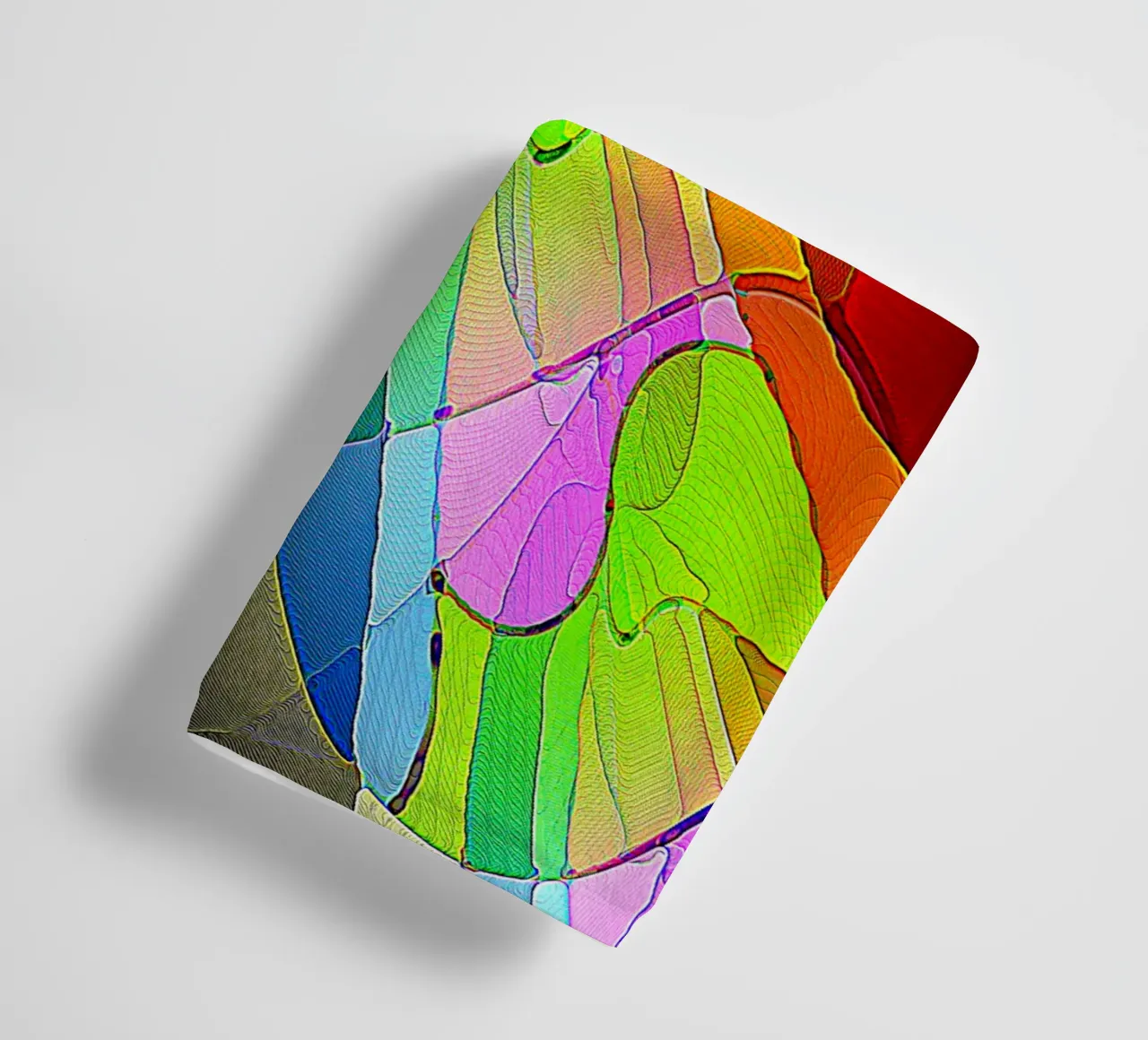 Illusione di forme luminose e colorate in una stanza buia asciugamano da bagno da Gürsel Yesil Digital Art