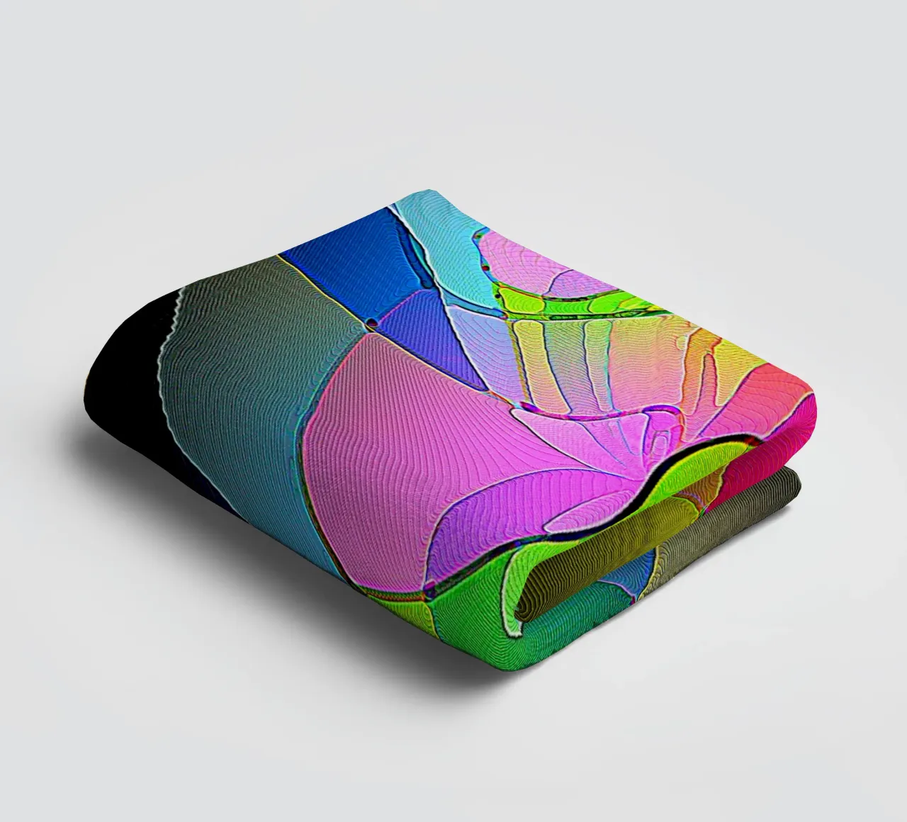 Illusione di forme luminose e colorate in una stanza buia asciugamano da bagno da Gürsel Yesil Digital Art