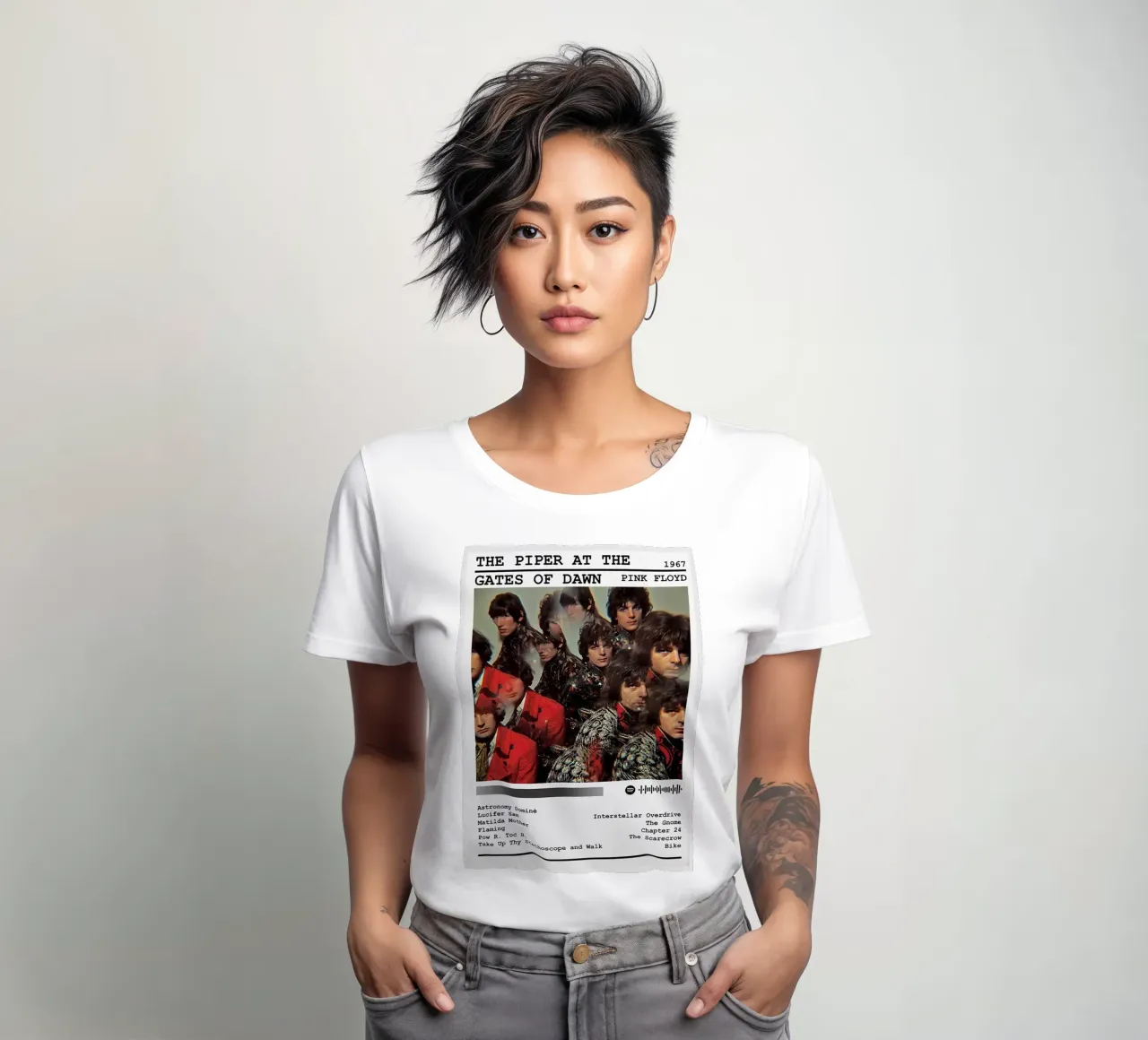 The Piper at the Gates of Dawn t-shirt da donna da Attaboy Dsgn