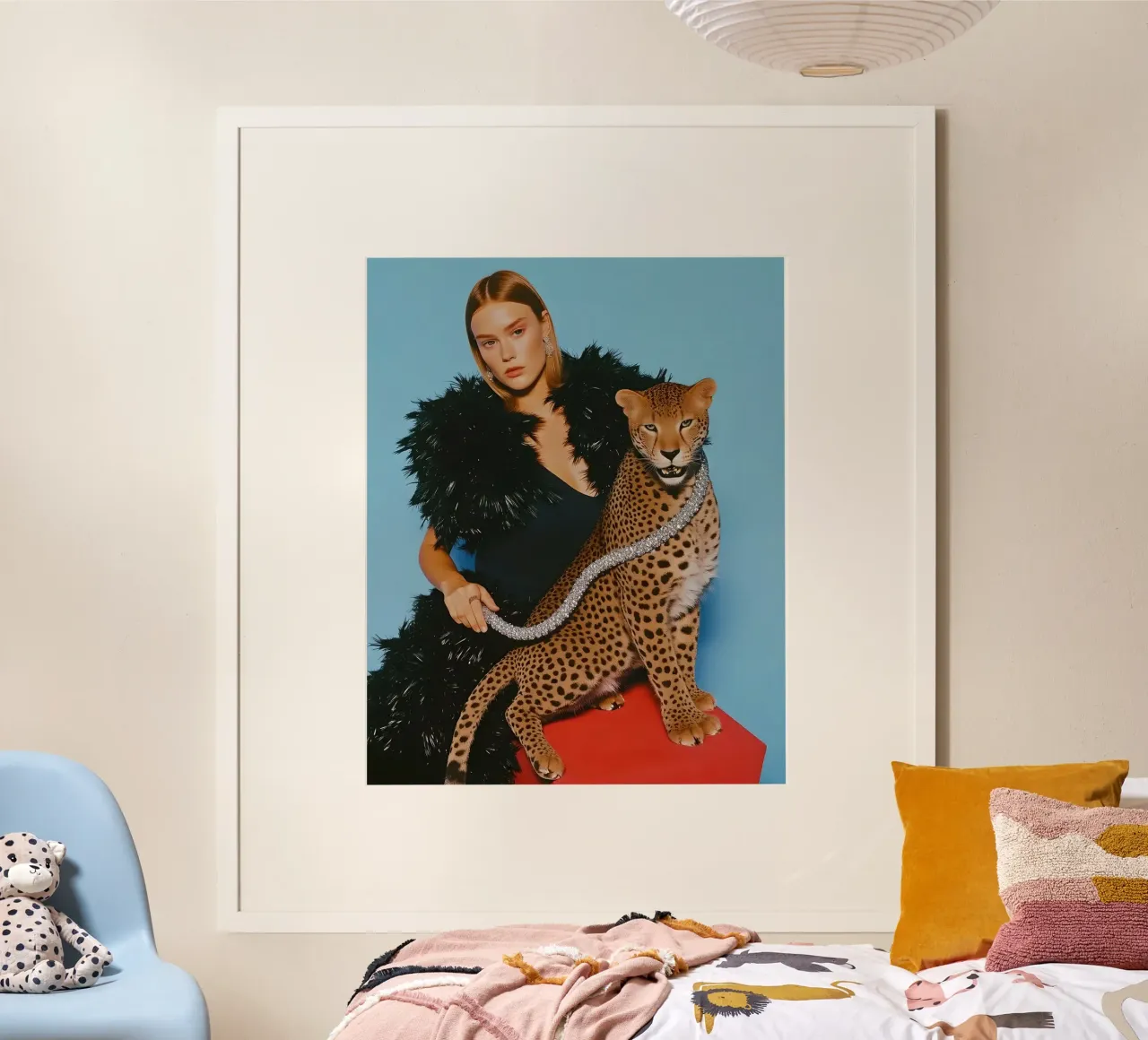 Retro lady in black dress with leopard photography poster con telaio in legno da heaventrain